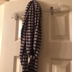 Splendid info to scarf grey and navy stripe
